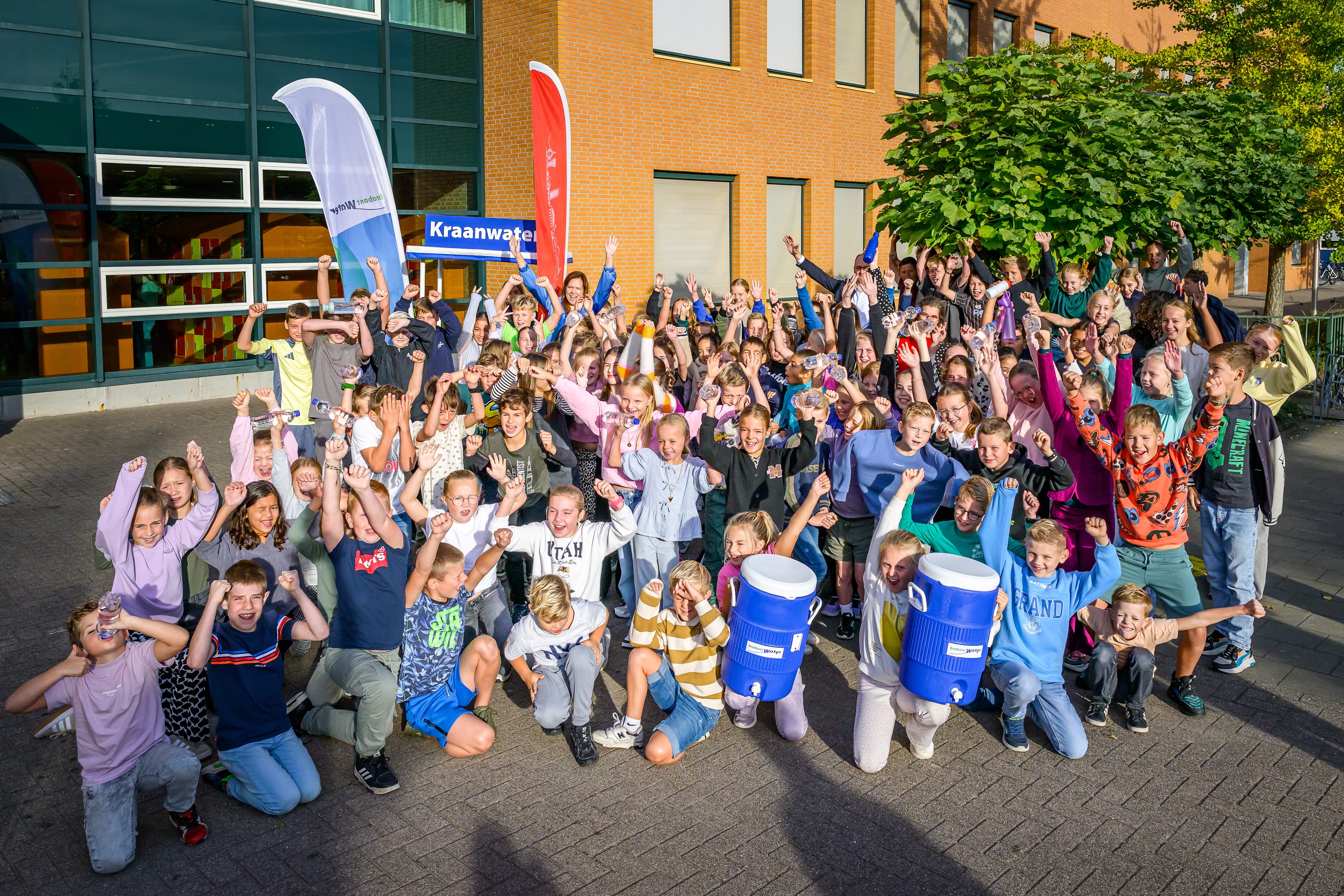 alle kinderen op schoolplein