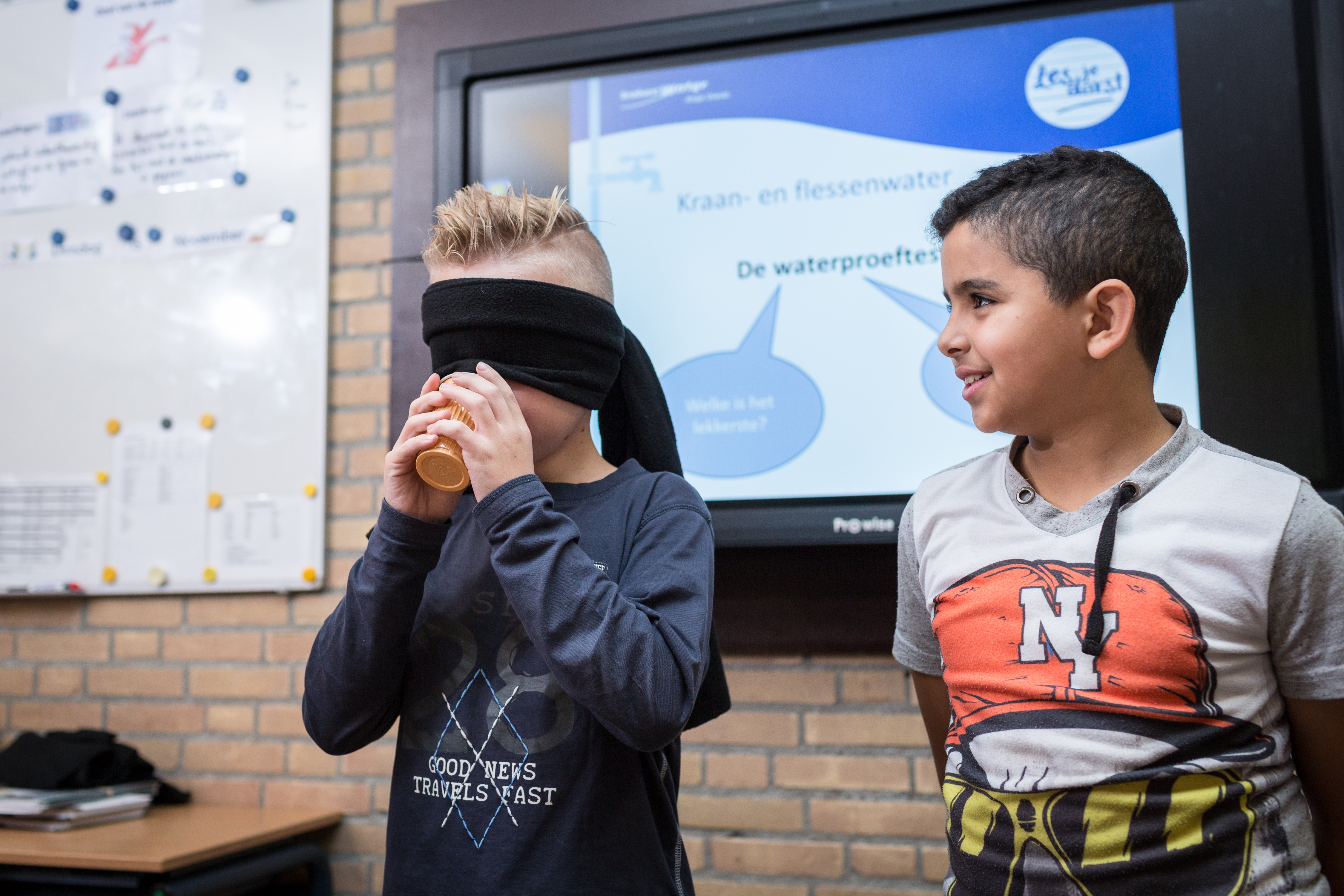 Water proeven tijdens gastles