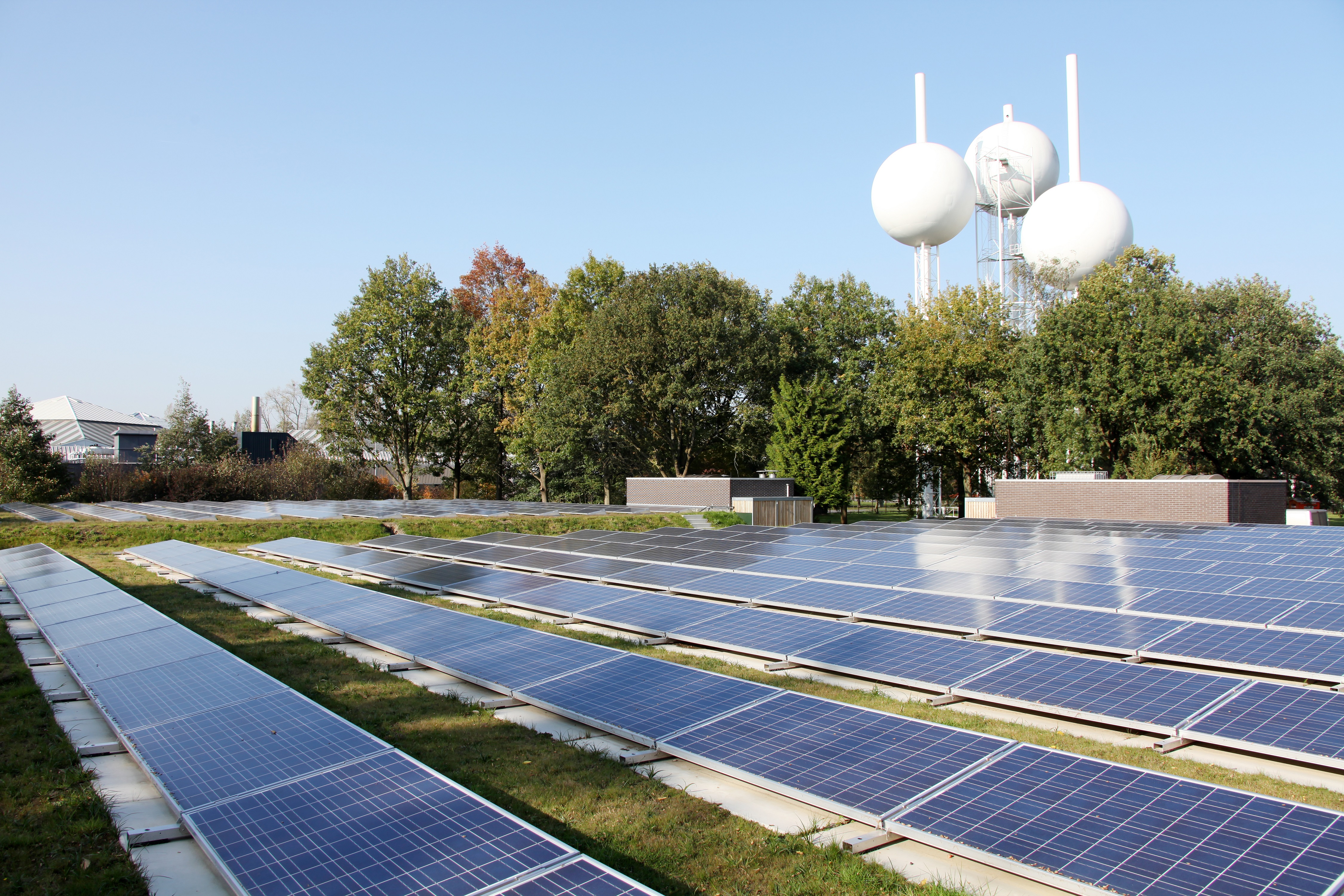 zonnepanelen bij waterproductiebedrijf EIndhoven