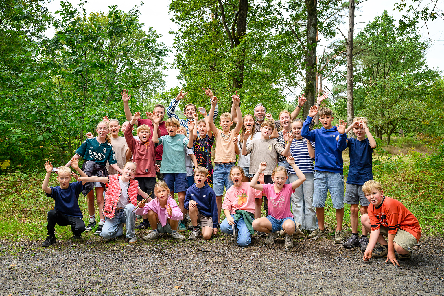 nationale kraanwaterdag kinderen juichen in natuur