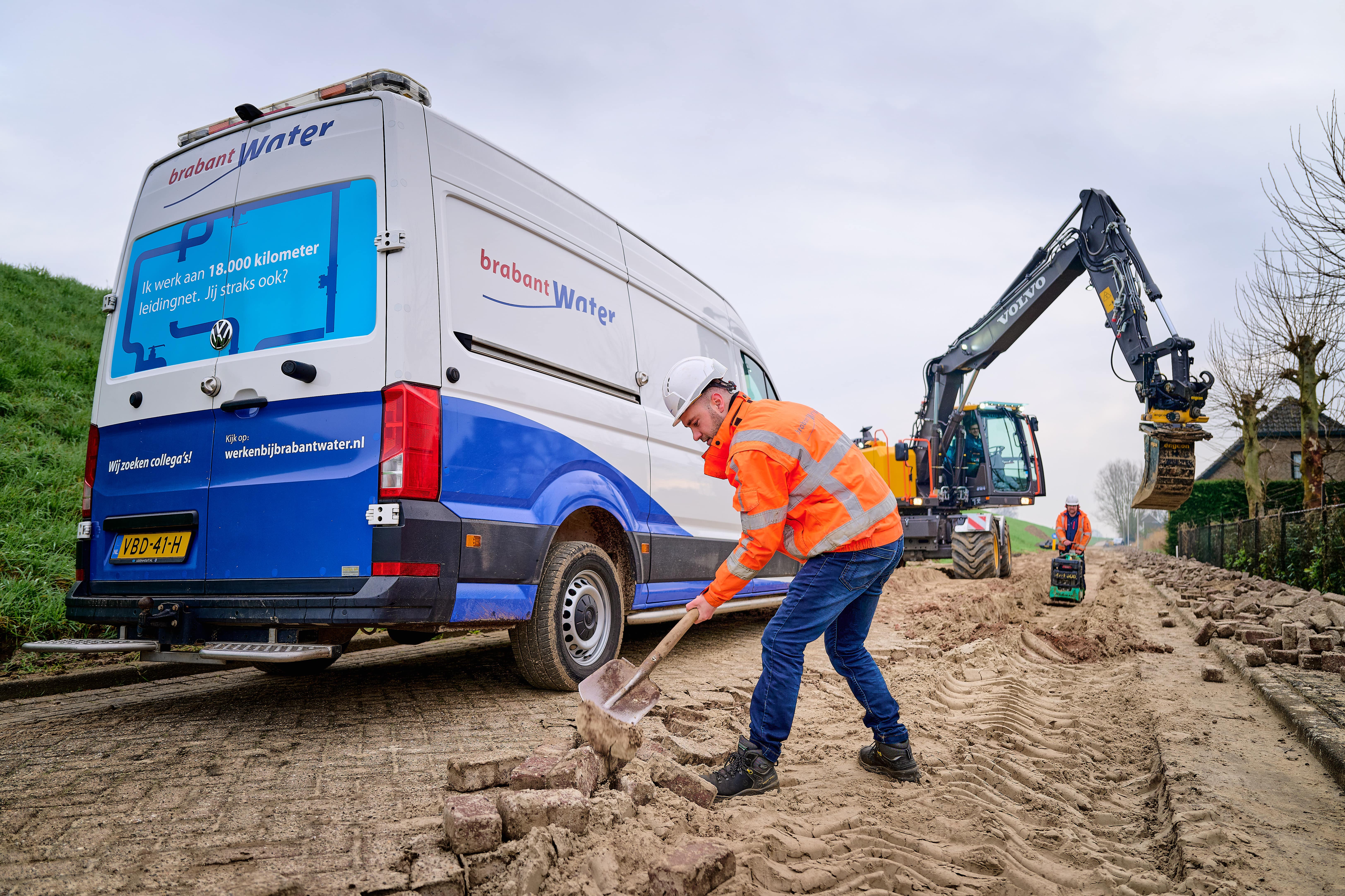 Jaarverslag 2023 - monteur aan het werk