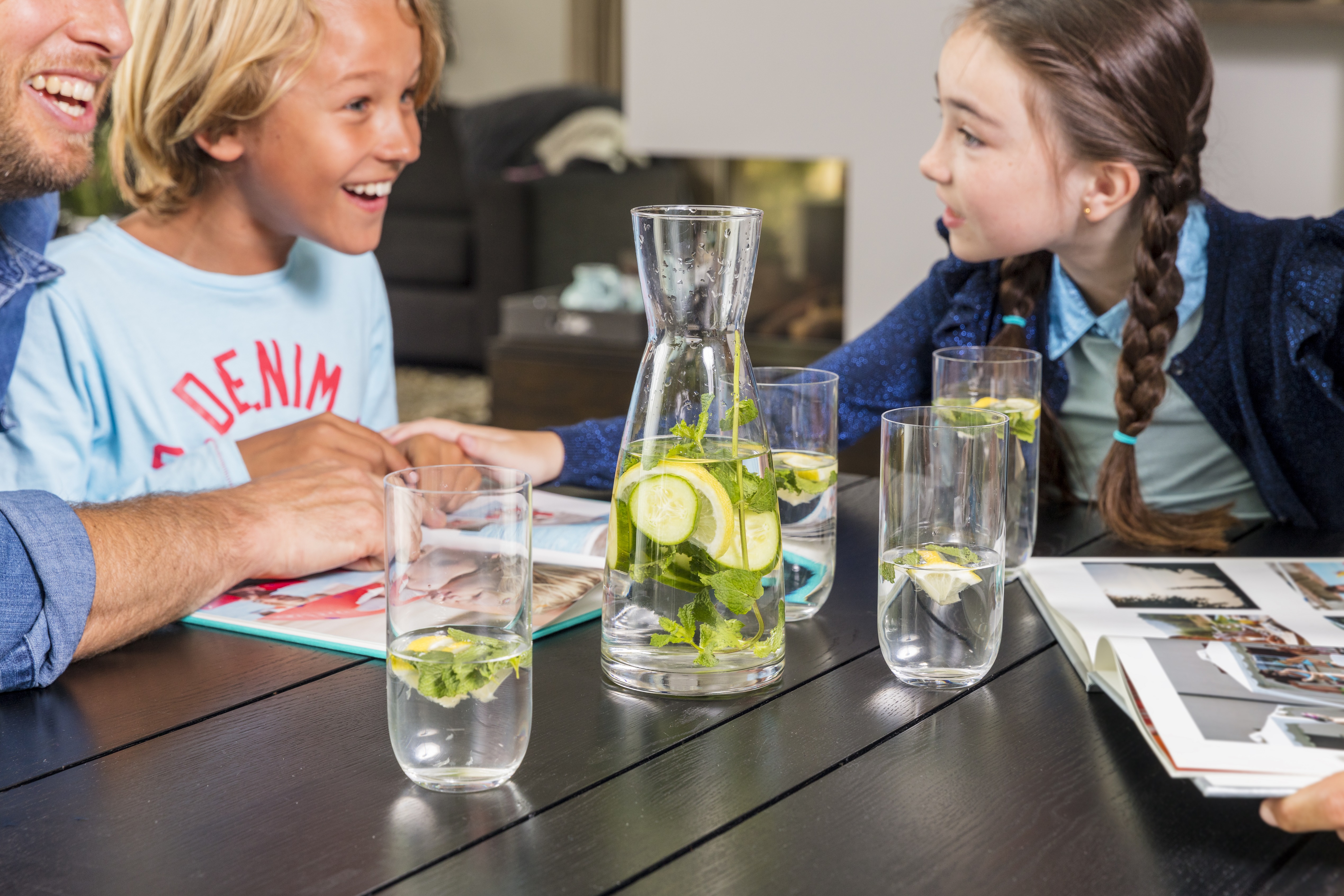 Kraanwater met een smaakje op tafel