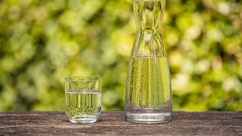 Karaf en glas met kraanwater