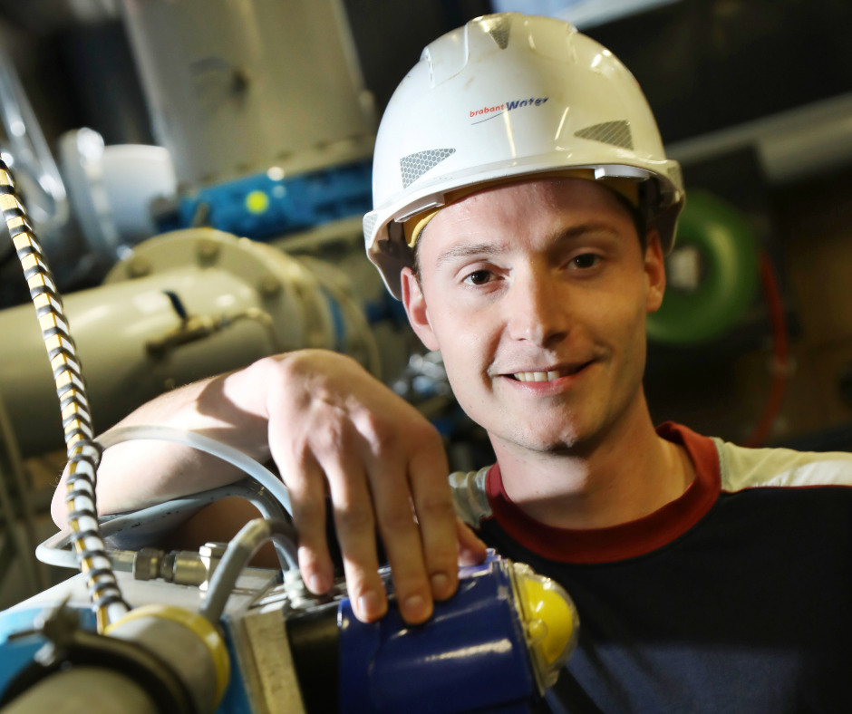 medewerker met helm