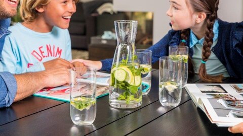 Kraanwater met een smaakje op tafel